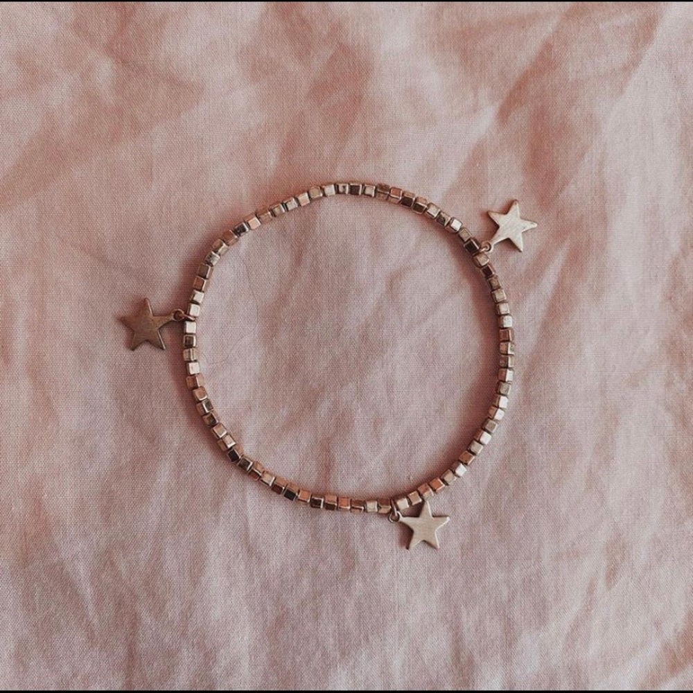 Gold star bracelet